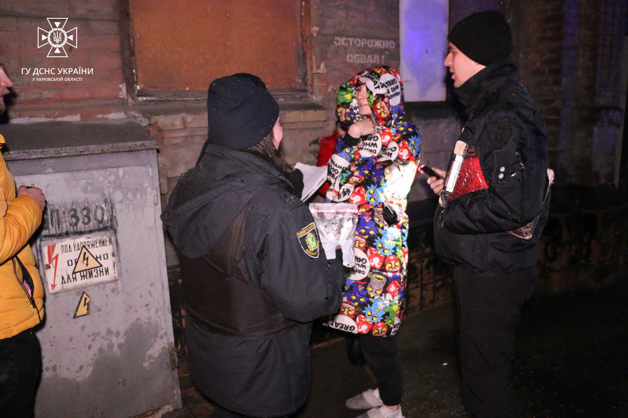 Харківські вогнеборці врятували двох жінок зі смертельної пастки