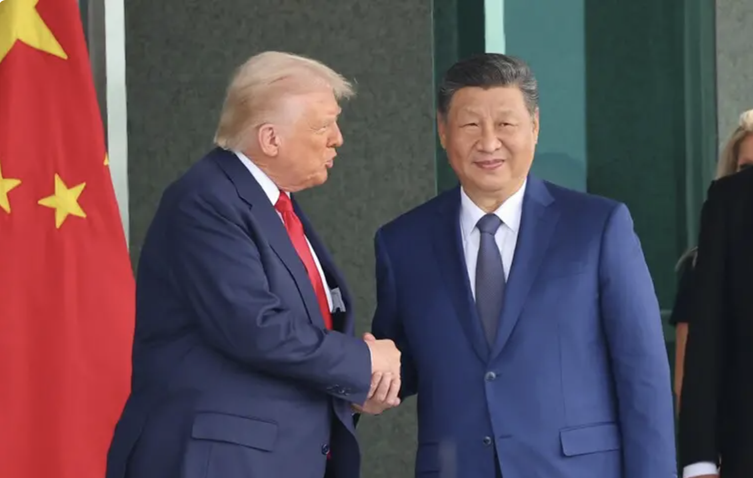 Китай дав "зелене світло" візиту: Трамп готує зустріч із Сі, одночасно б'ючи санкціями по його заводах